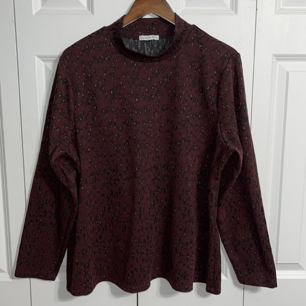 Daphne Lee Mock Neck Long Sleeve Leopard Print Top Burgundy Sparkle Women's‎ M
